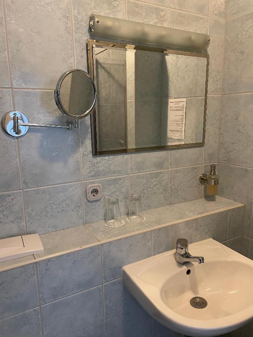 סנט גואר Hotel Zum Goldenen Loewen מראה חיצוני תמונה