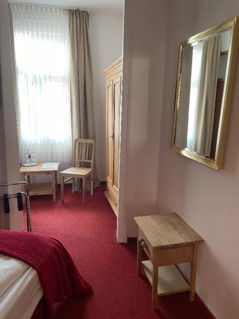 סנט גואר Hotel Zum Goldenen Loewen חדר תמונה